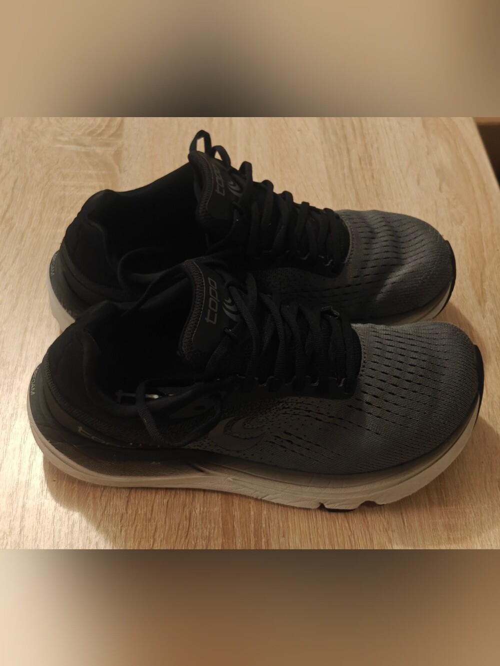 Topo Athletic Magnifly 5 Women’s Size 8 Gray Road Running Walking Shoes Comfort